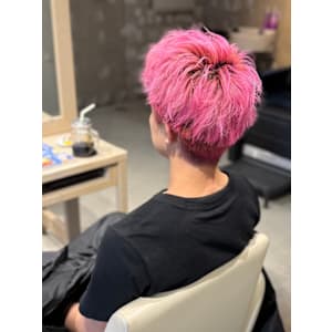 髪色楽しんでピンク！