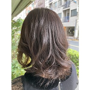 くびれミディアムヘア