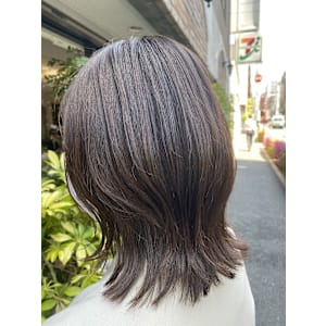 くびれミディアムスタイル