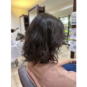無造作ミディアムパーマ