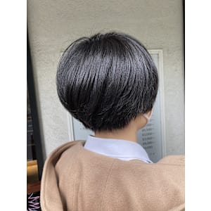 ワンカールパーマでまとまるショート