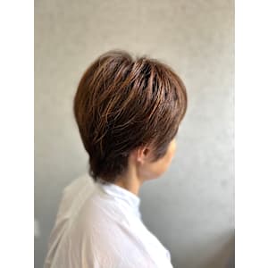 上品さ引き立つ大人カラーショート