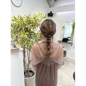 編みおろしヘア