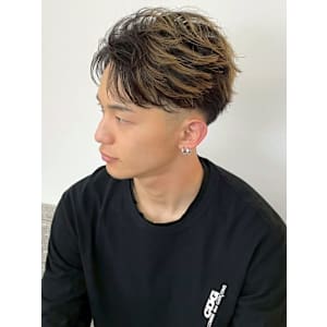 センターパート 毛流れパーマ ハイライト ブリーチ フェード