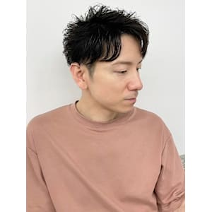 ツーブロック 刈り上げ 黒髪ショート ナチュラルパーマ