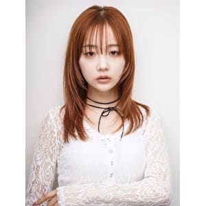 ベージュカラー ハイトーンレイヤー 顔周りカット 20代