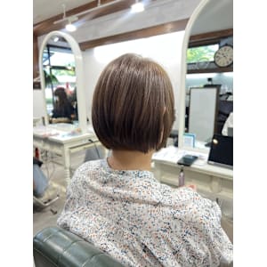 ショートボブ