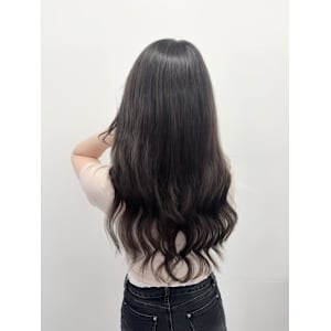 ダークアッシュで透明感カラー