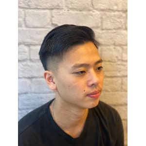 フェード＋パートスタイル(ビジネスショート)