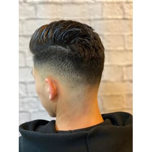 フェード＋パートスタイル(ビジネスショート)