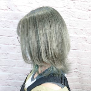 オリーブベージュ