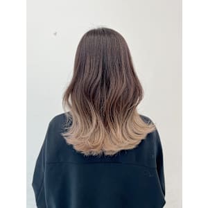 イルミナカラー/ブリーチ/ダブルカラー - Ease by amble luxe 北千住【イース バイ アンブル リュクス キタセンジュ】掲載中