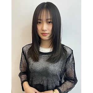 レイヤーカット　顔周りカット　シースルーバング　暗髪　20代