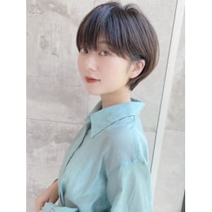 ショートボブ髪型30代40代50代前髪あり前髪無し面長丸顔