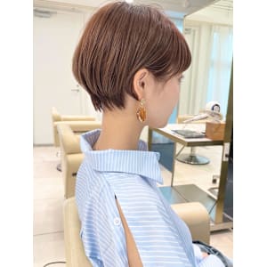 ショートボブ髪型30代40代50代前髪あり前髪無し面長丸顔