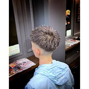 【アップバングショート×スキンフェード】