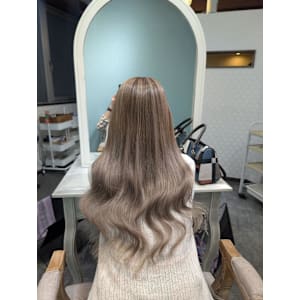 グレージュカラーで抜け感STYLE - Bulansis Hair【ブランシス ヘアー】掲載中