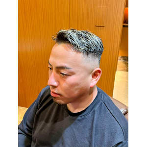 銀座　理容室　スキンフェード　メッシュカラー