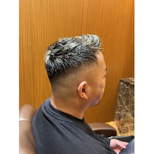 銀座　理容室　スキンフェード　メッシュカラー