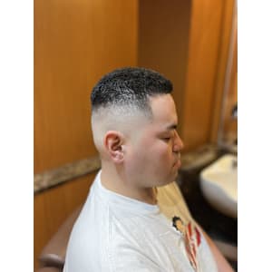 銀座　理容室　スキンフェード　パンチパーマ