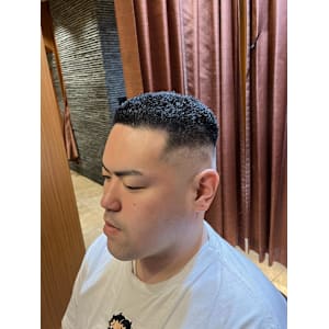 銀座　理容室　スキンフェード　パンチパーマ