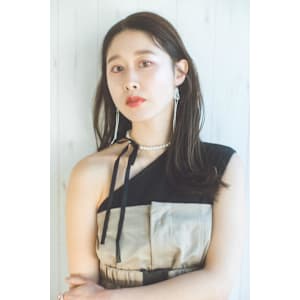 ミディアム　タイトスタイル　切りっぱなし　20代  30代