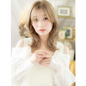 外国人風イヤリングカラーモテ髪くびれミディ　韓国風巻き