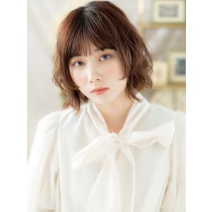 レイヤーボブパーマ前下がりウルフミディアム　細めハイライト