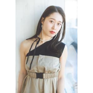 ミディアム　タイト　レイヤー　切りっぱなし　20代  30代