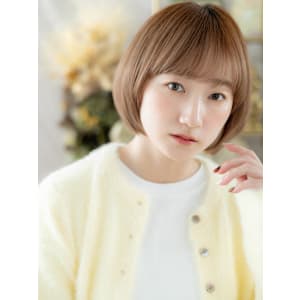 切りっぱなしナチュラルぱっつん前髪丸みボブ　細めハイライト