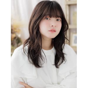 厚めバング顔回りレイヤーカット重めスタイル　韓国風巻き