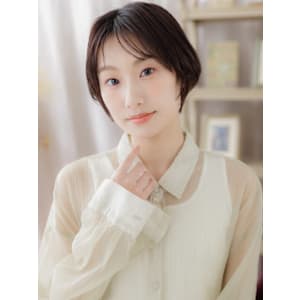 ナチュラルヘルシースタイル前髪なしショート　フェザーショート