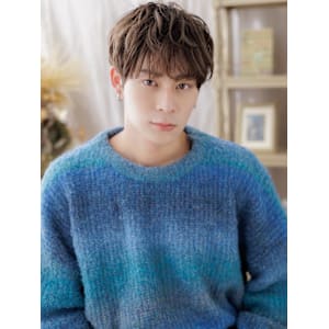 ニュアンスデザインくせ毛風フェザーショート　波打ちパーマ