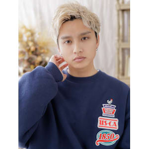 外国人風フェザーパーマスパイキーショート　ブリーチデザイン