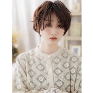 前髪パーマフェザーショート抜け感カジュアル　マロンベージュ