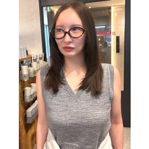 前髪無し レイヤーカット 髪質改善 くすみベージュ 30代