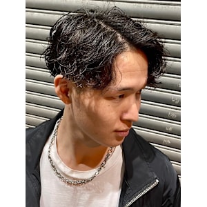 センターパートパーマスタイル