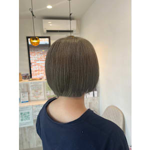 オリーブグレージュ