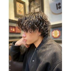 ツイストスパイラルパーマ×センターパート