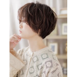 前髪パーマフェザーショート抜け感カジュアル　マロンベージュ