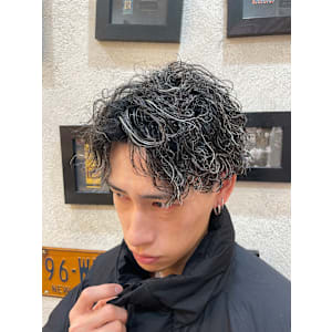 かきあげセンターパート×ツイストスパイラルパーマ