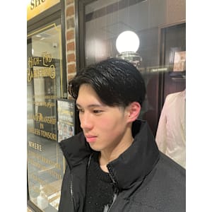 センターパートマッシュ