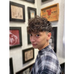 スペインカール×スキンフェード