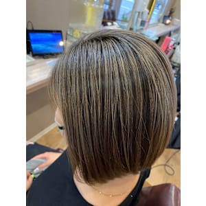 大人ショート細めハイライト白髪ぼかしくすみカラー40代50代 - HAIR MAKE ROSY 八軒店【ヘアメイク ロージー ハチケンテン】掲載中