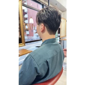 リバースショートビジネスヘア就活ツーブロックフェザーショート