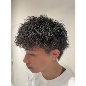 縦落ちツイストパーマスタイル