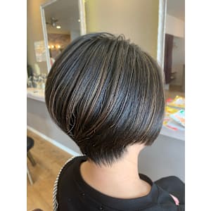 大人ショート細めハイライト白髪ぼかしくすみカラー40代50代