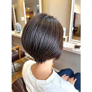 大人ショート細めハイライト白髪ぼかしくすみカラー40代50代