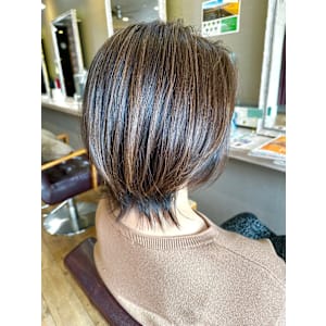 大人ショート細めハイライト白髪ぼかしくすみカラー40代50代 - HAIR MAKE ROSY 八軒店【ヘアメイク ロージー ハチケンテン】掲載中