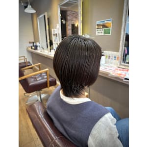 大人ショート細めハイライト白髪ぼかしくすみカラー40代50代 - HAIR MAKE ROSY 八軒店【ヘアメイク ロージー ハチケンテン】掲載中